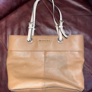 MICHAEL KORS TAN SHOULDER BAG
